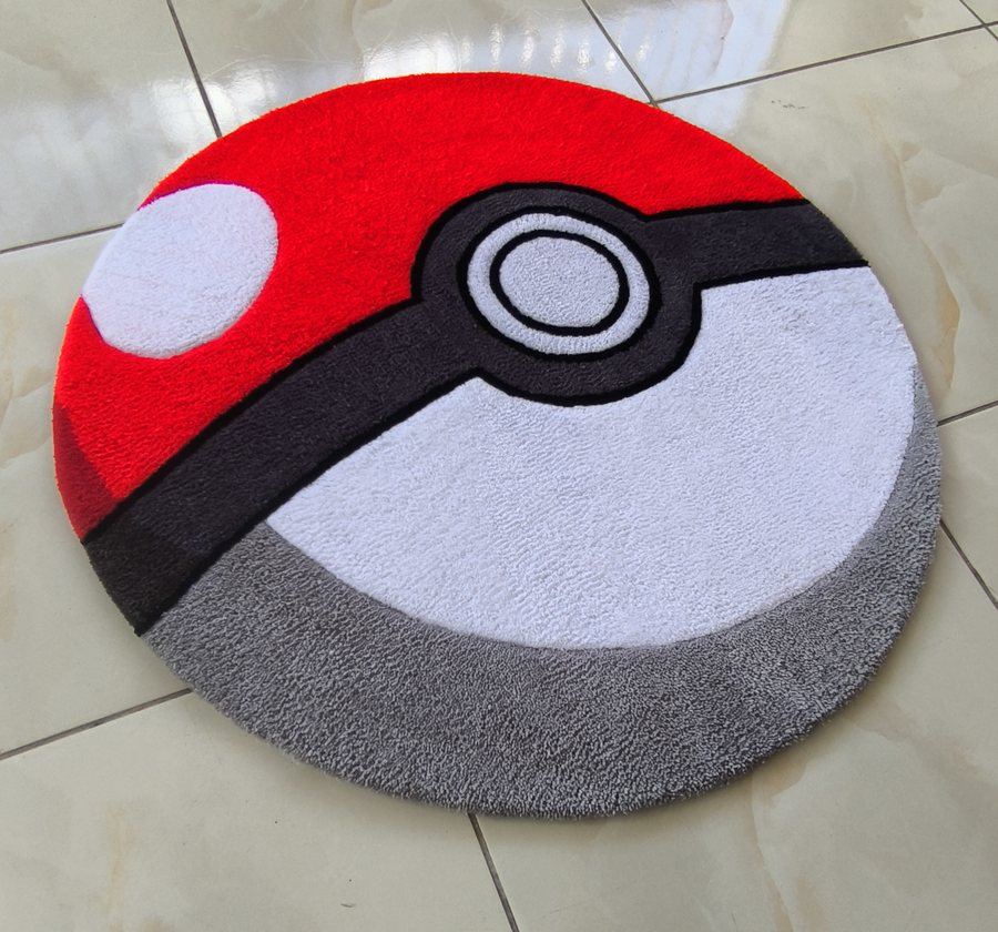 Tapete redondo em formato de Pokébola