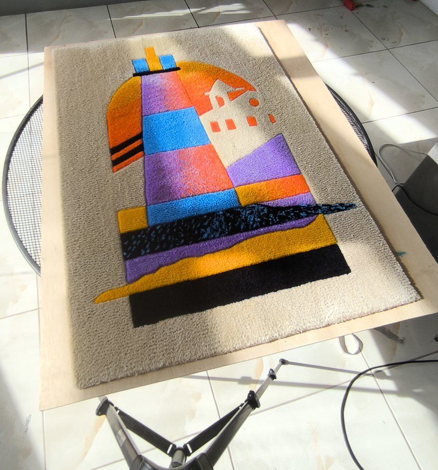 Tapete estilo Kandinsky com farol e casario